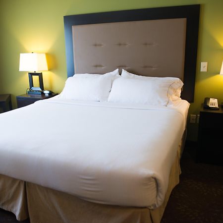 Holiday Inn Express & Suites Northwood By Ihg Silver Lake Exteriör bild