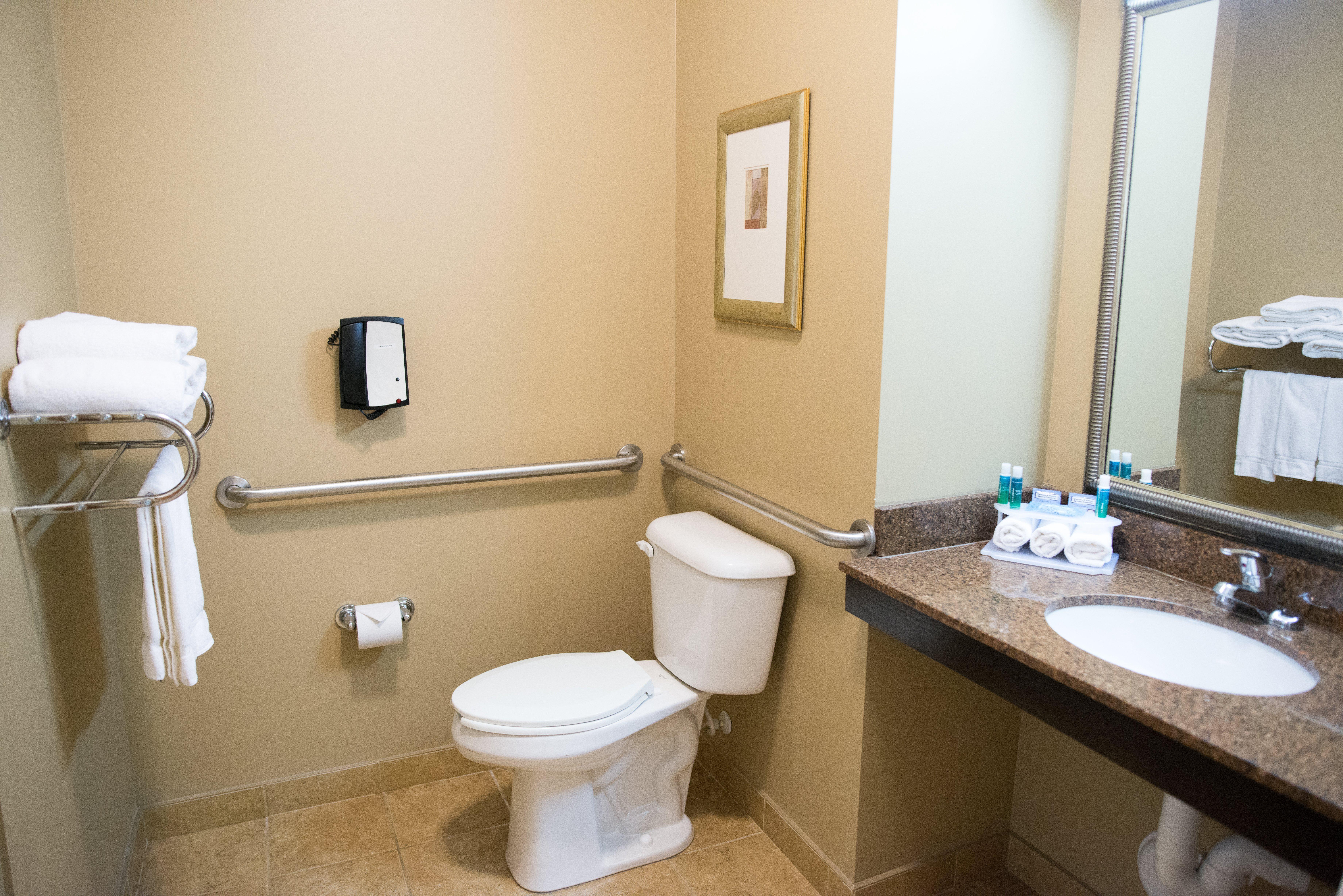Holiday Inn Express & Suites Northwood By Ihg Silver Lake Exteriör bild