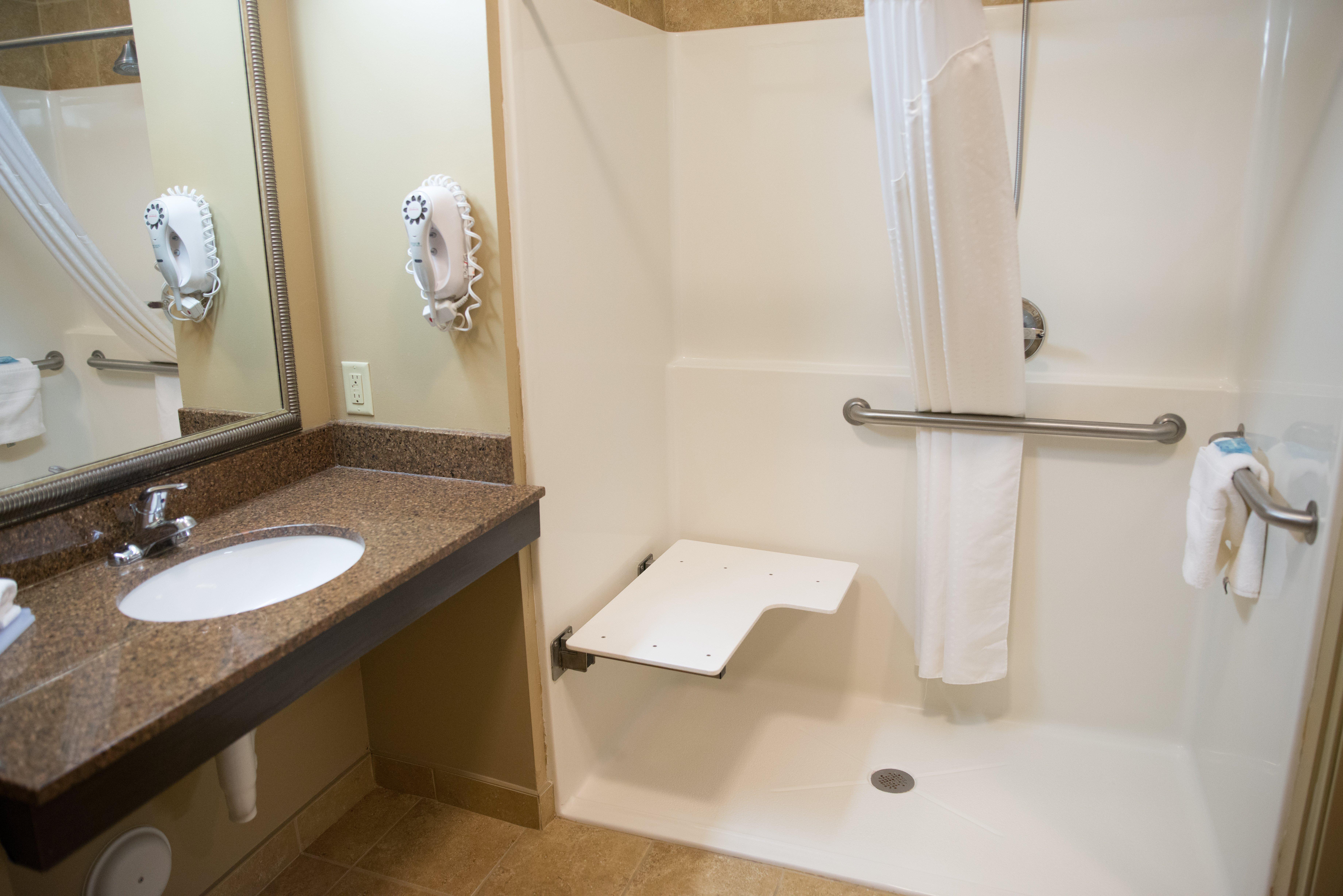 Holiday Inn Express & Suites Northwood By Ihg Silver Lake Exteriör bild