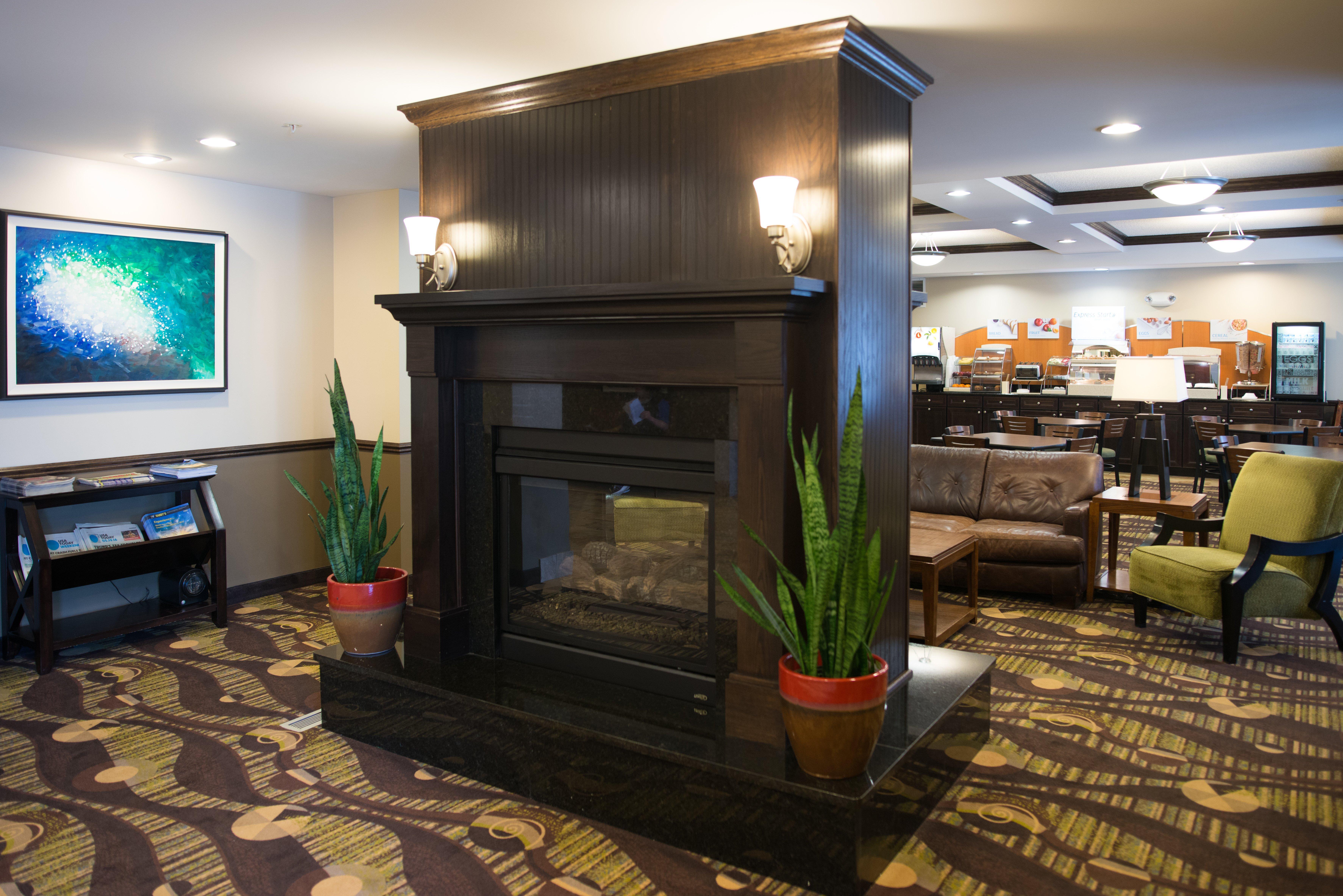 Holiday Inn Express & Suites Northwood By Ihg Silver Lake Exteriör bild