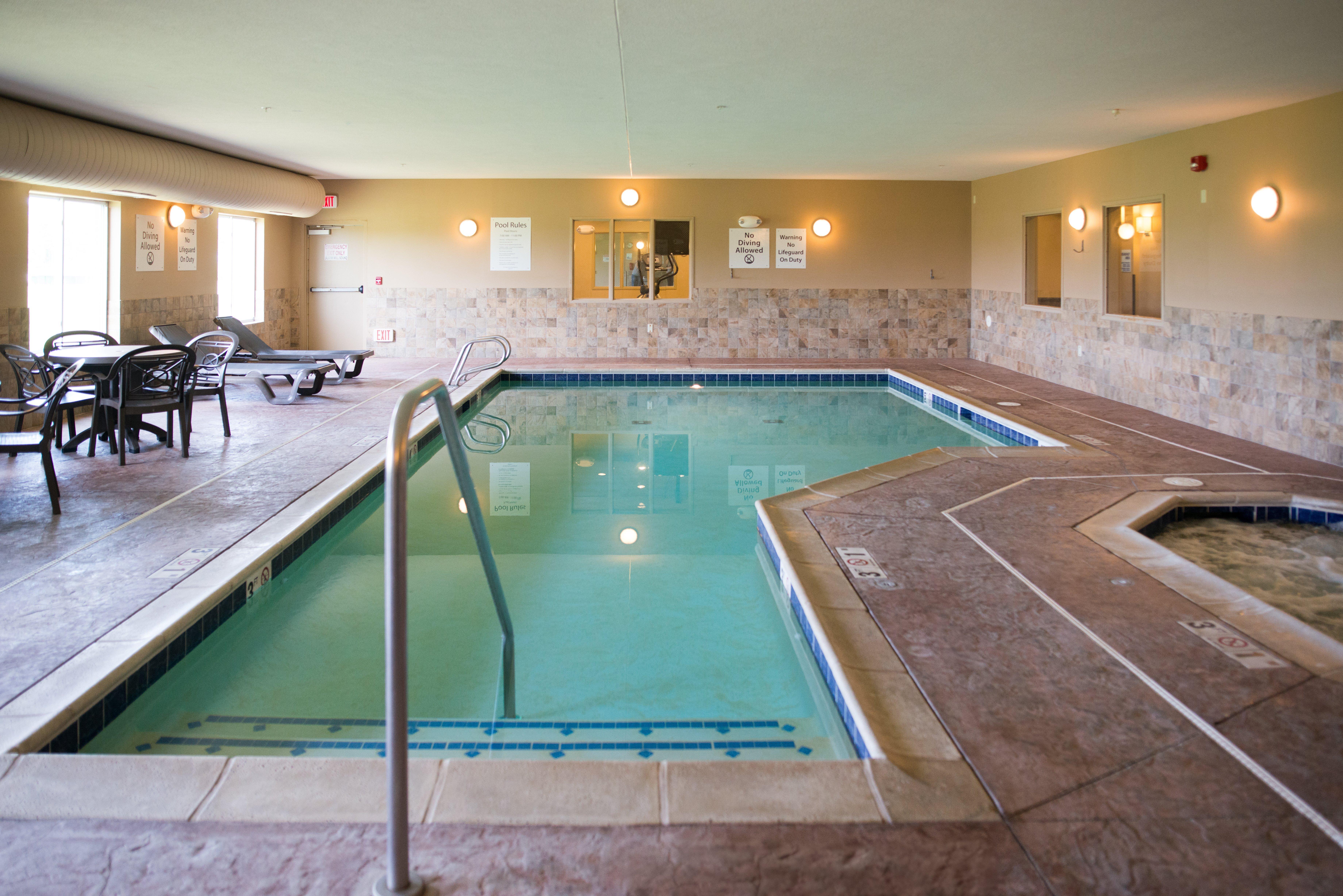 Holiday Inn Express & Suites Northwood By Ihg Silver Lake Exteriör bild