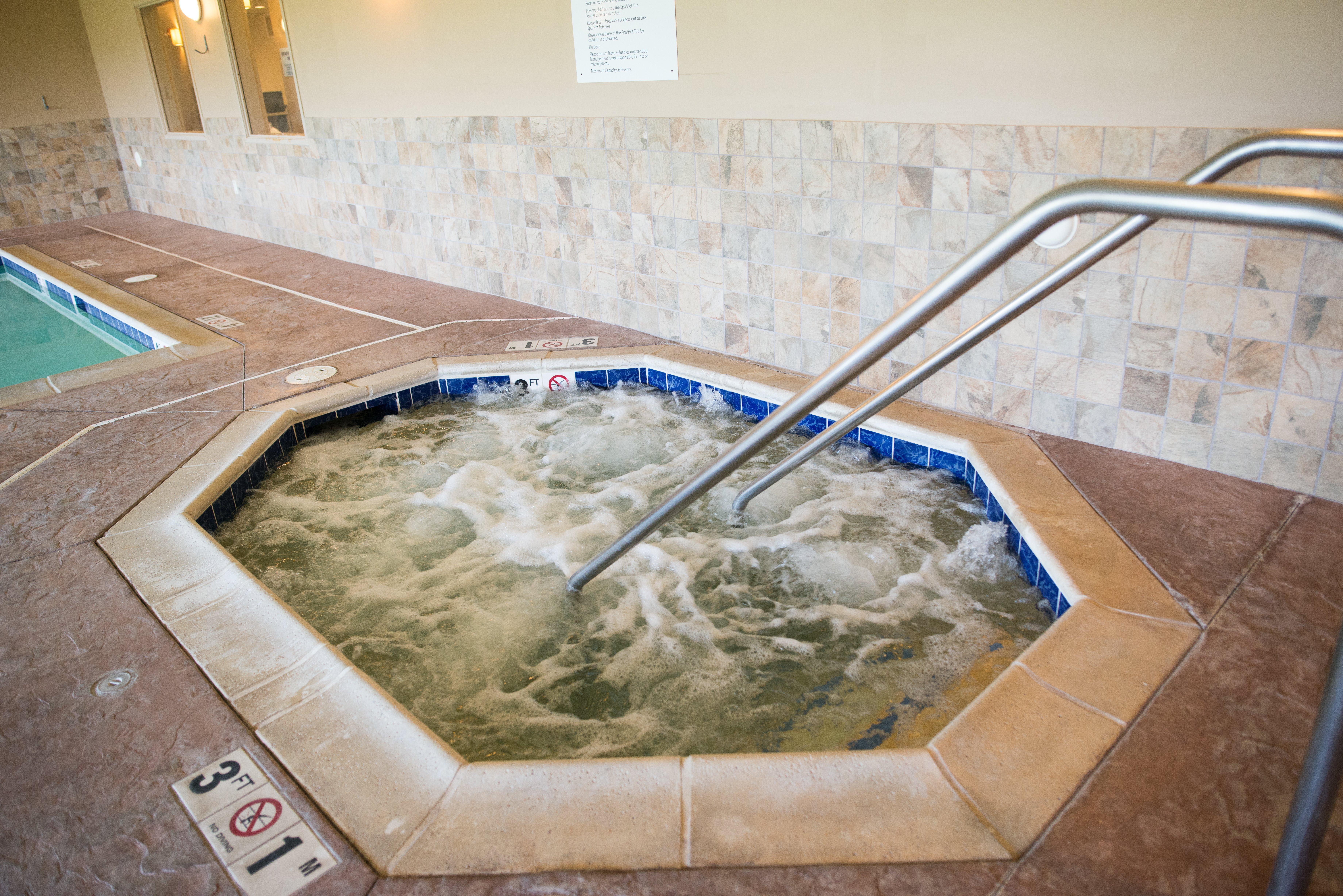 Holiday Inn Express & Suites Northwood By Ihg Silver Lake Exteriör bild