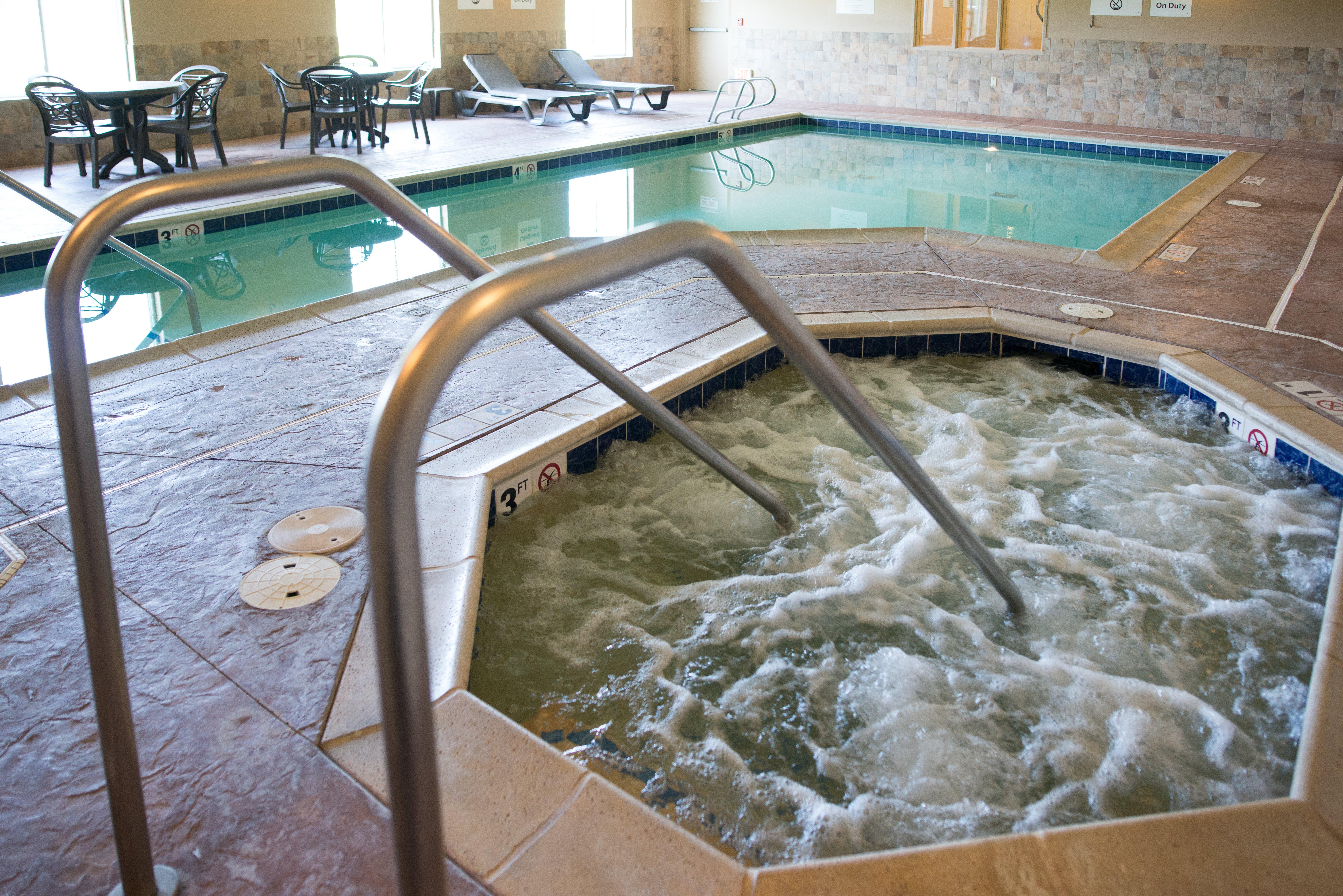 Holiday Inn Express & Suites Northwood By Ihg Silver Lake Exteriör bild