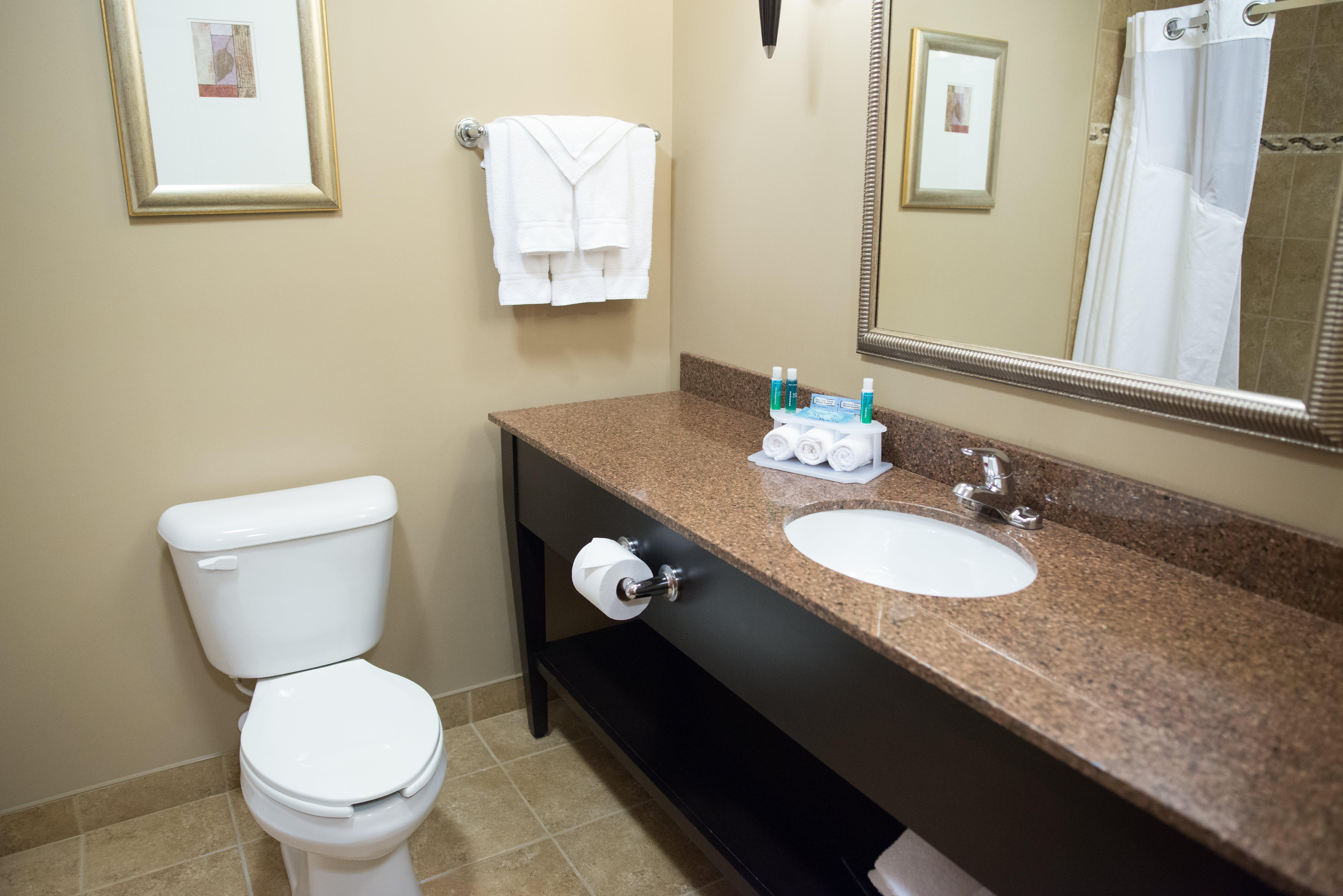 Holiday Inn Express & Suites Northwood By Ihg Silver Lake Exteriör bild