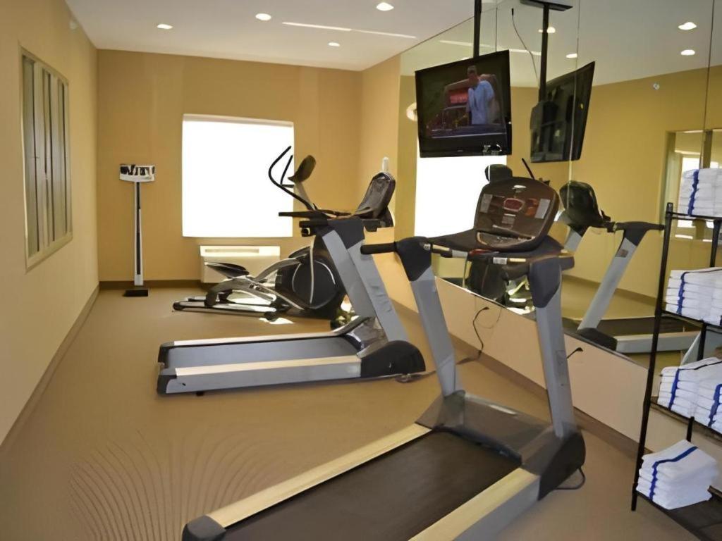 Holiday Inn Express & Suites Northwood By Ihg Silver Lake Exteriör bild