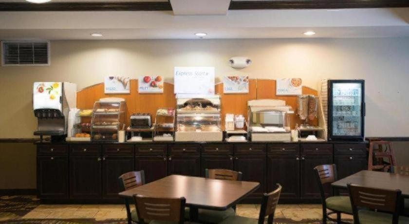 Holiday Inn Express & Suites Northwood By Ihg Silver Lake Exteriör bild