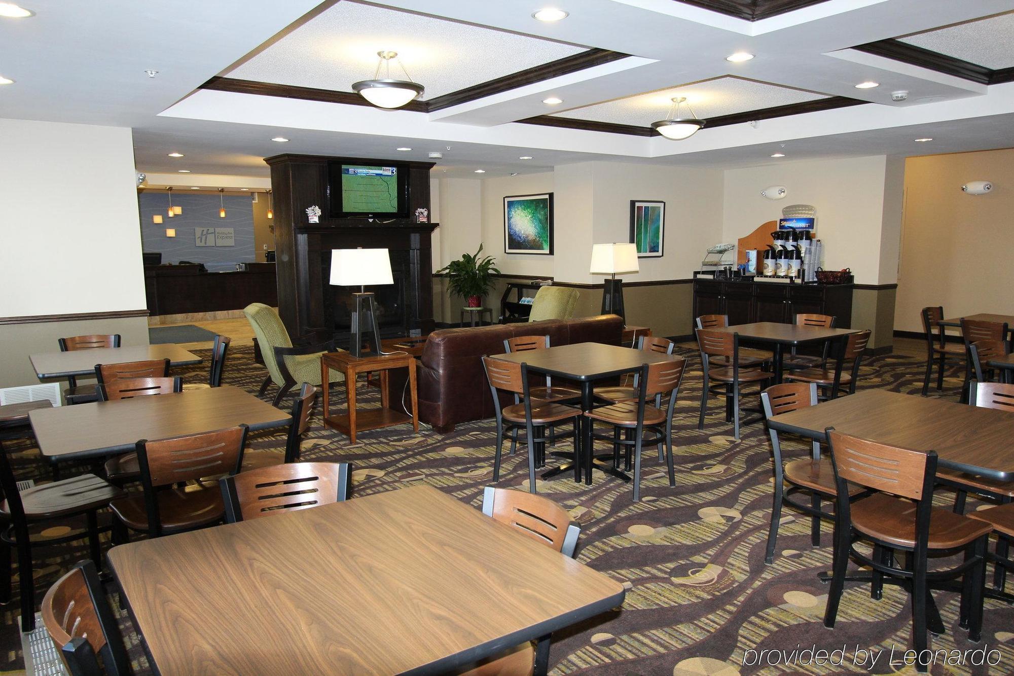 Holiday Inn Express & Suites Northwood By Ihg Silver Lake Exteriör bild