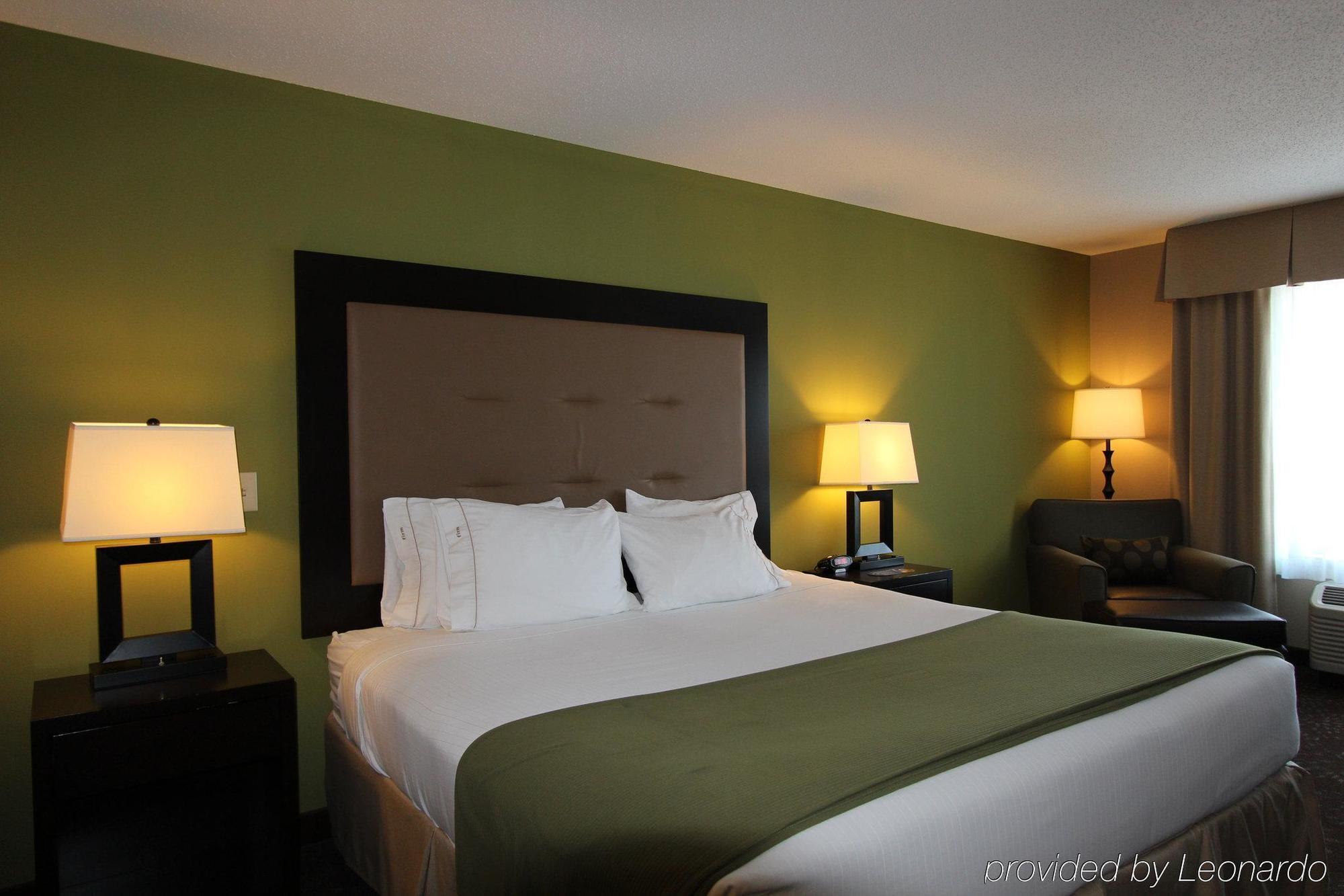 Holiday Inn Express & Suites Northwood By Ihg Silver Lake Exteriör bild