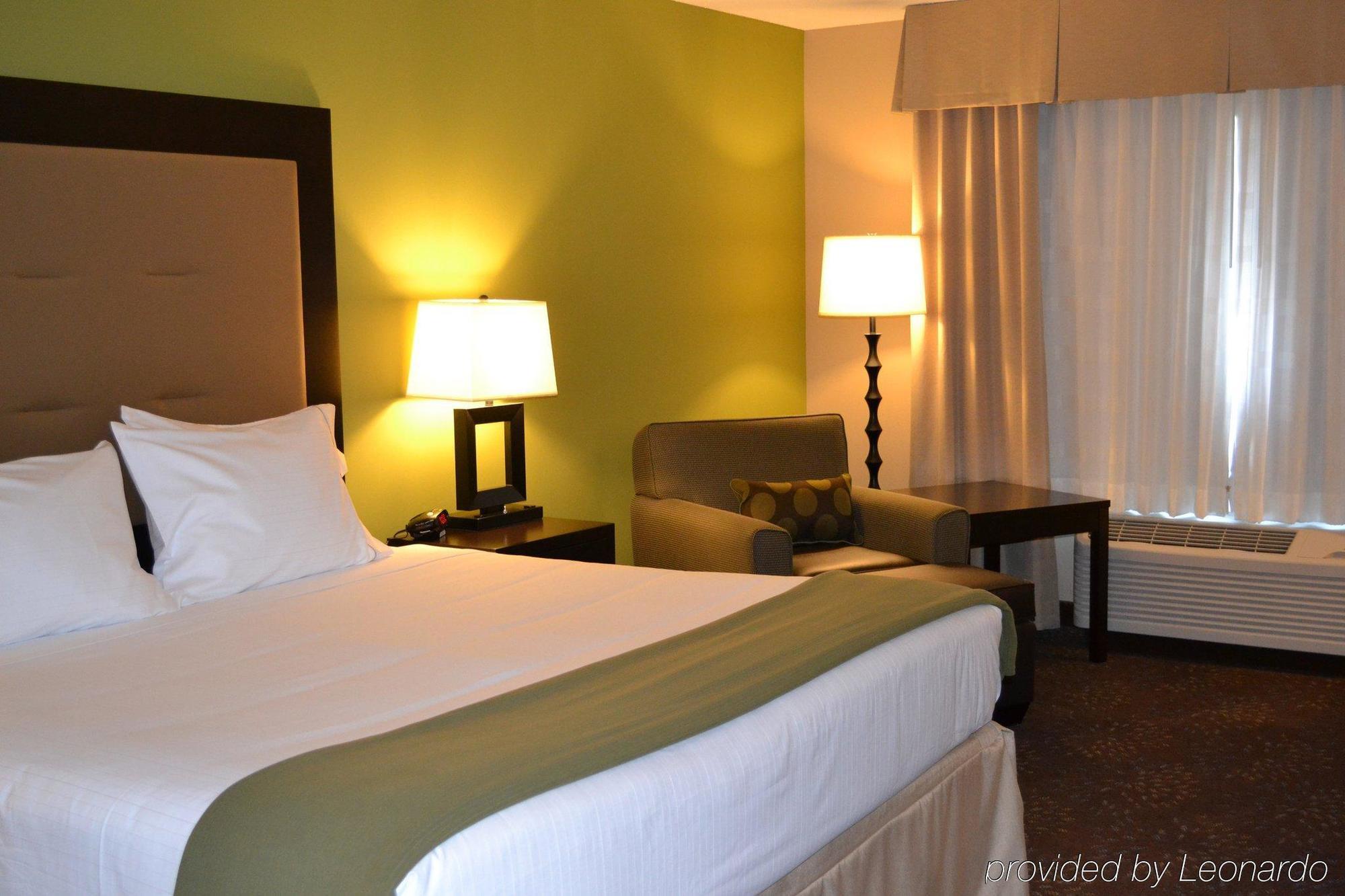 Holiday Inn Express & Suites Northwood By Ihg Silver Lake Exteriör bild