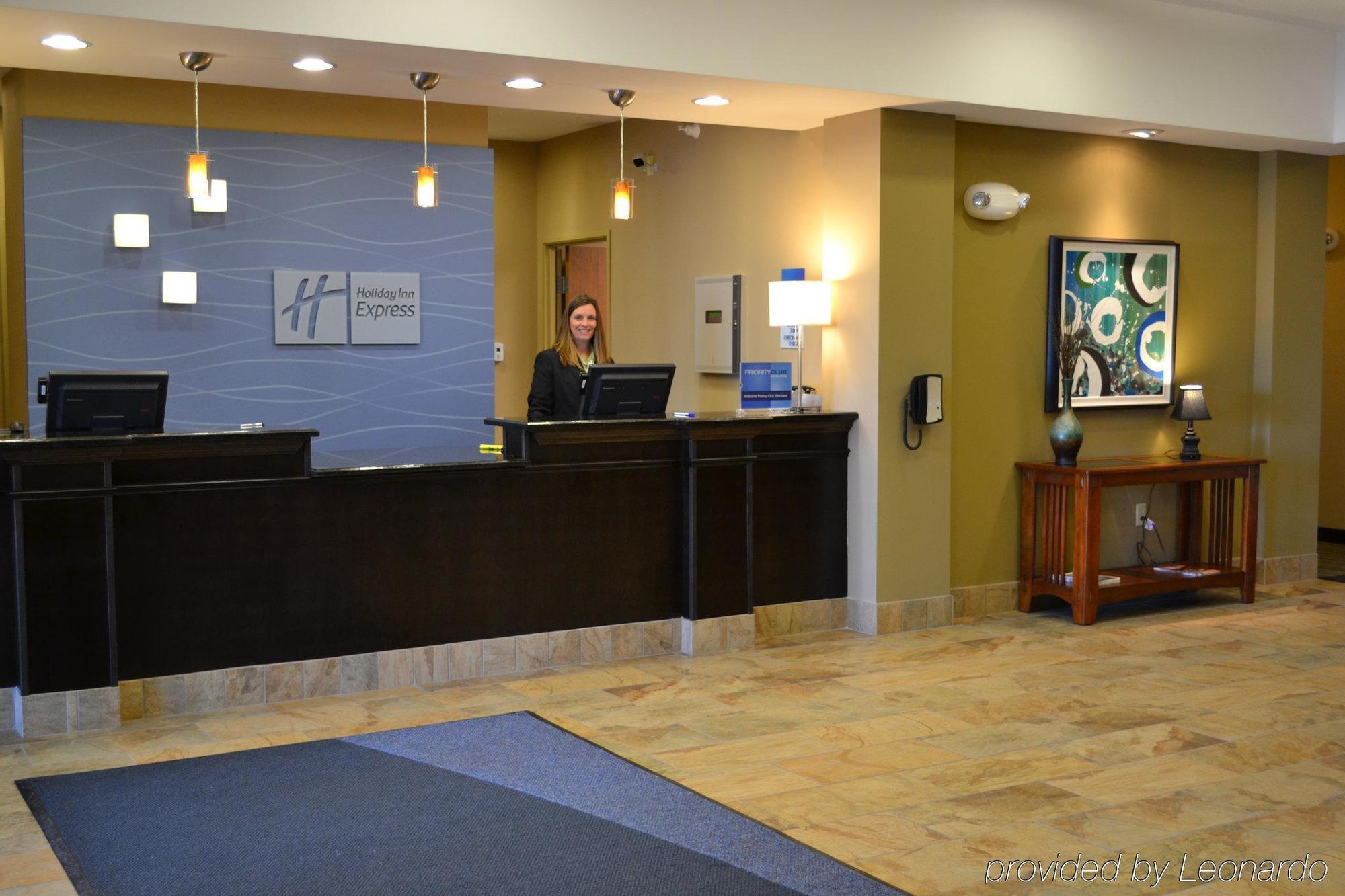 Holiday Inn Express & Suites Northwood By Ihg Silver Lake Exteriör bild