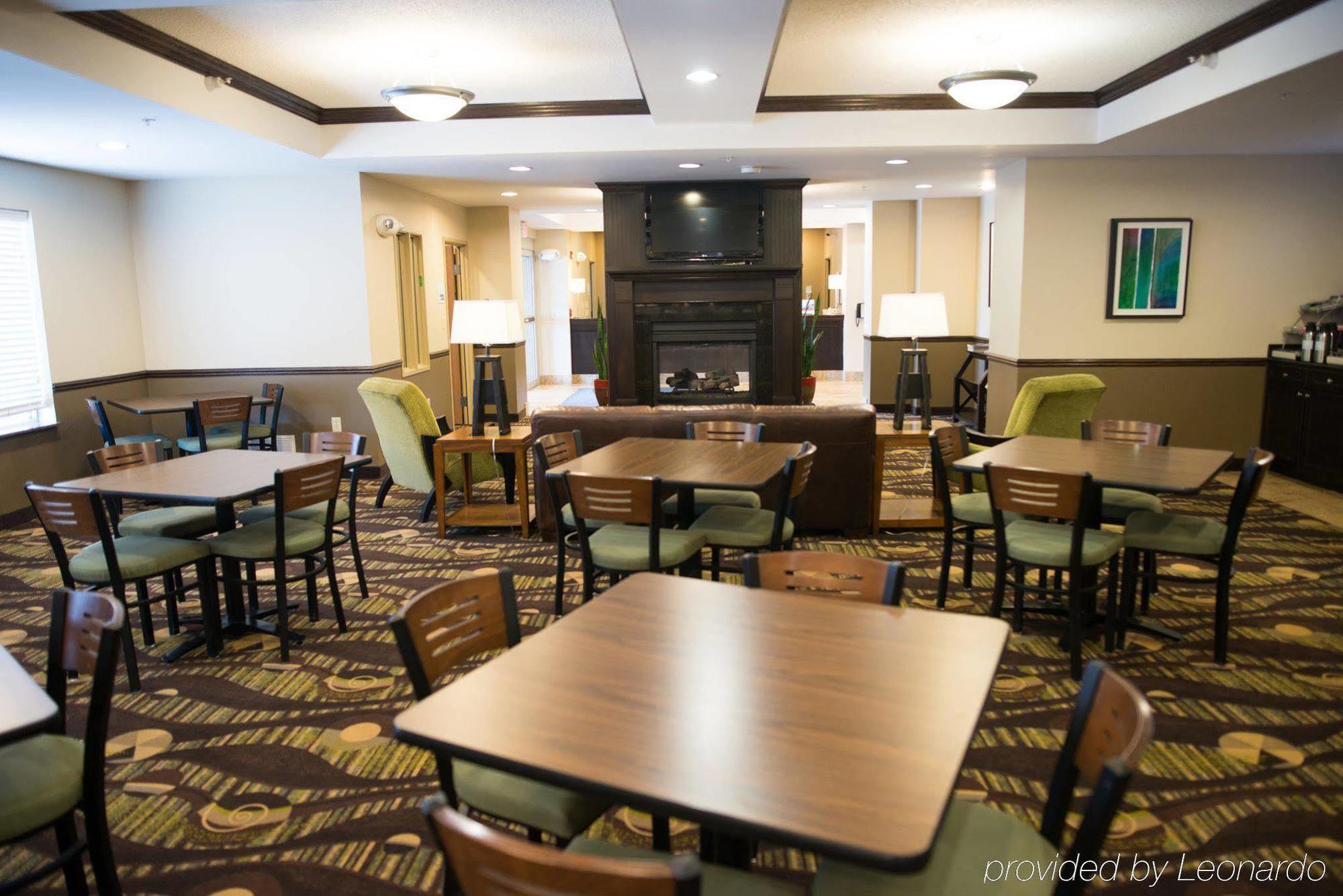 Holiday Inn Express & Suites Northwood By Ihg Silver Lake Exteriör bild